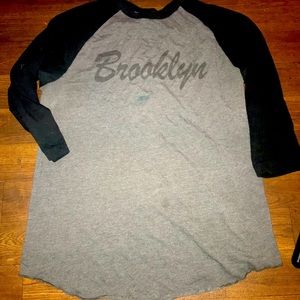 🌈🌈Raglan Carbon Brooklyn shirt